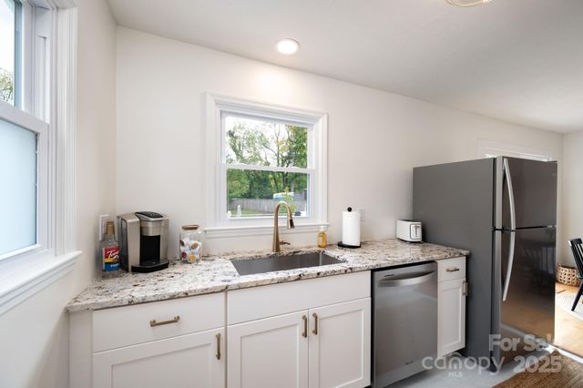 65 Rash Road, Asheville, NC 28806