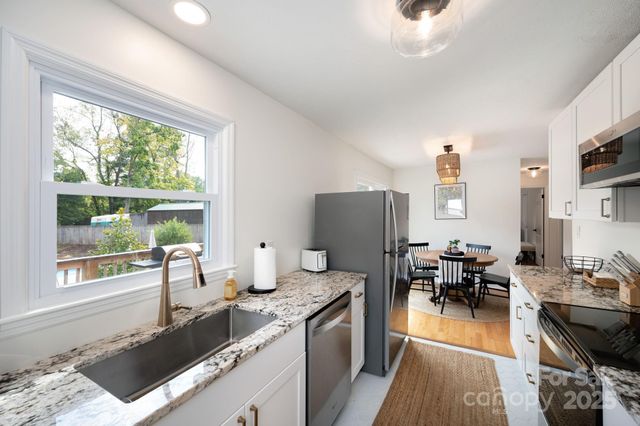 65 Rash Road, Asheville, NC 28806