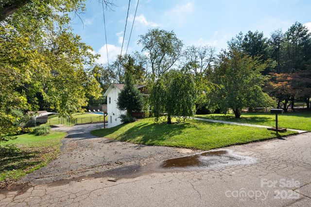 65 Rash Road, Asheville, NC 28806