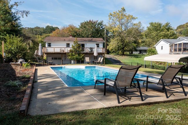 65 Rash Road, Asheville, NC 28806