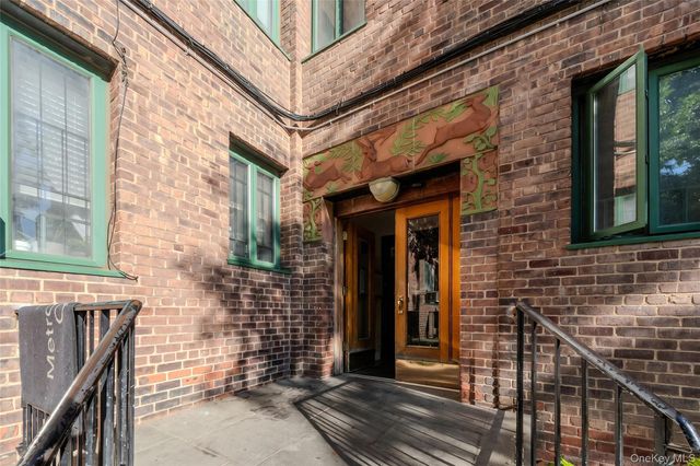 14 Metropolitan Oval 8D, Bronx, NY 10462