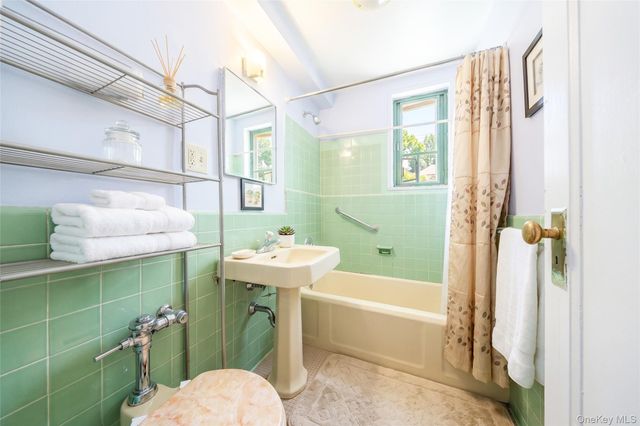 14 Metropolitan Oval 8D, Bronx, NY 10462