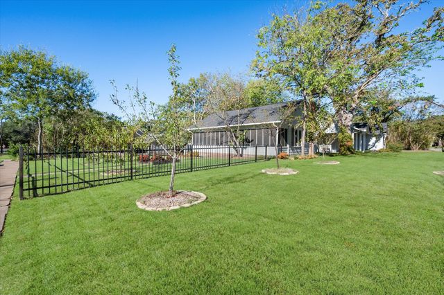 1100 Governors Drive, Corsicana, TX 75110