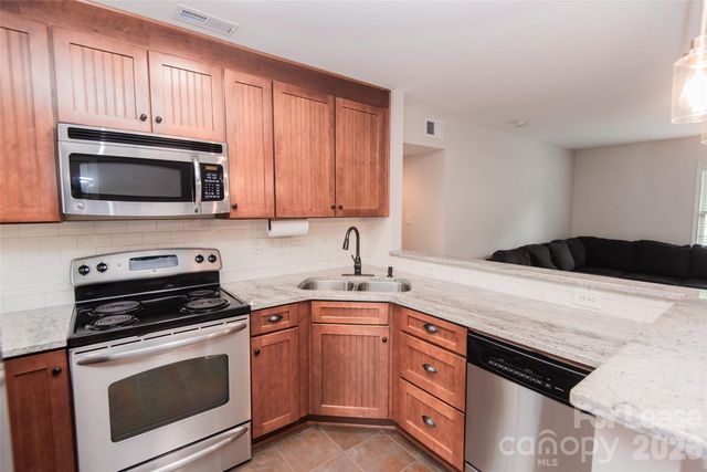 4915 Park Road F, Charlotte, NC 28209