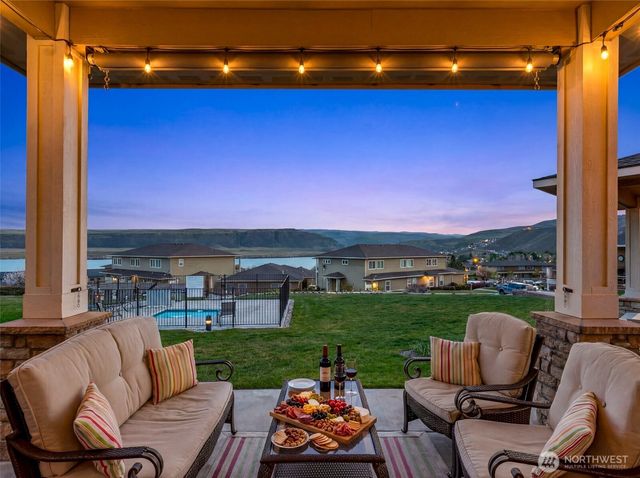 9116 Red Hawk Lane NW, Quincy, WA 98848