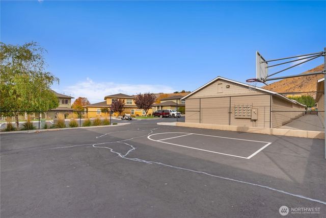 9116 Red Hawk Lane NW, Quincy, WA 98848