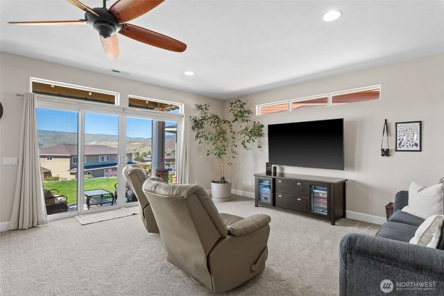 9116 Red Hawk Lane NW, Quincy, WA 98848