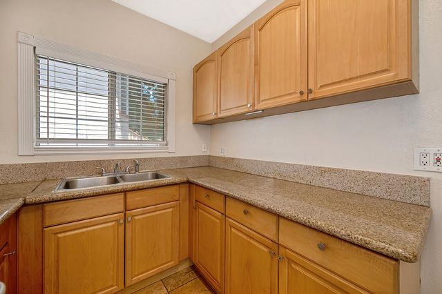 2224 17th St, Sacramento, CA 95818