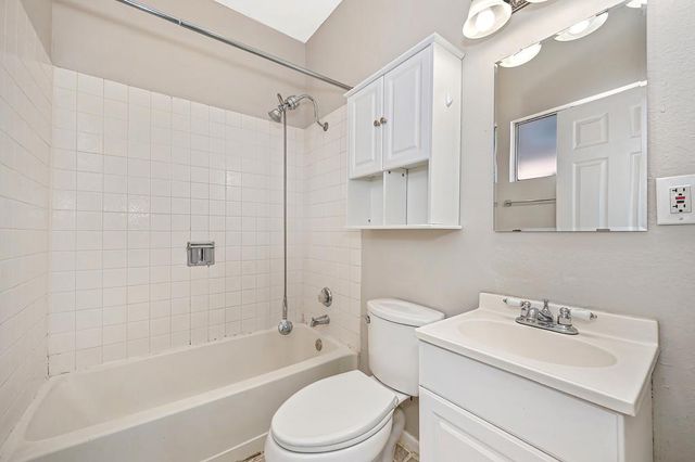 2224 17th St, Sacramento, CA 95818