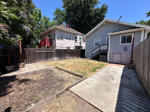 2224 17th St, Sacramento, CA 95818