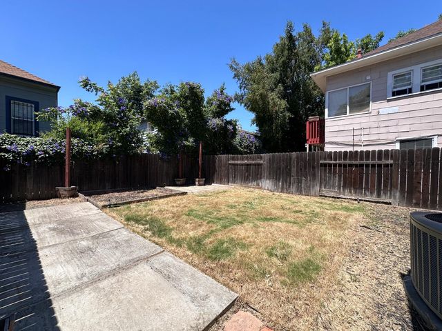 2224 17th St, Sacramento, CA 95818