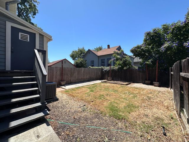 2224 17th St, Sacramento, CA 95818