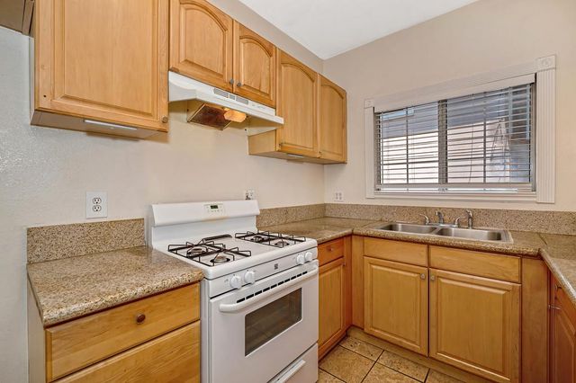 2224 17th St, Sacramento, CA 95818