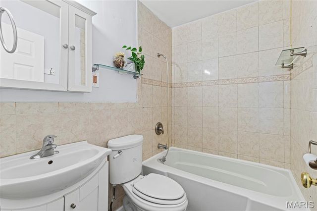 1135 Kostka Lane, Florissant, MO 63031