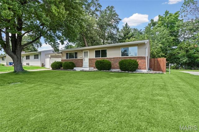 1135 Kostka Lane, Florissant, MO 63031