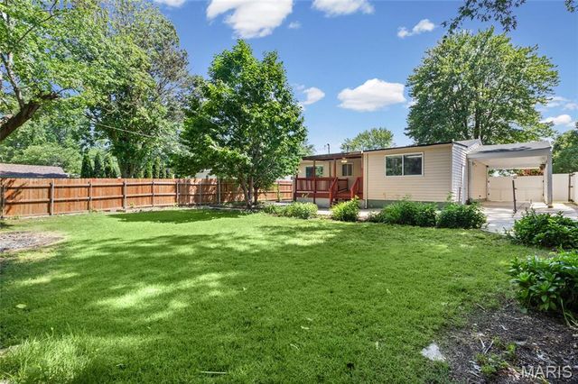 1135 Kostka Lane, Florissant, MO 63031