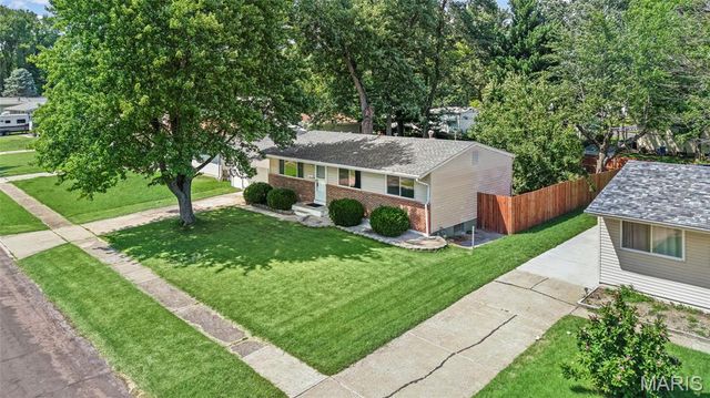 1135 Kostka Lane, Florissant, MO 63031