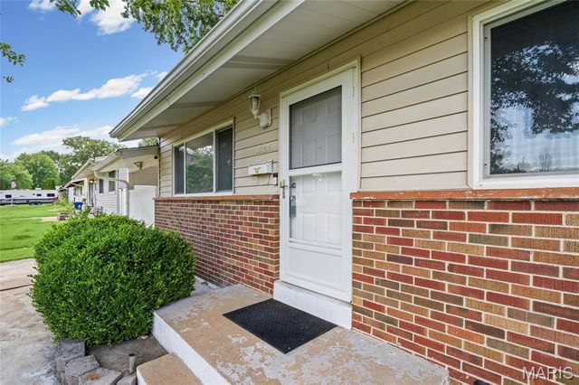 1135 Kostka Lane, Florissant, MO 63031