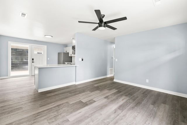 1318 LINDWOOD Drive, Carter Lake, IA 51510