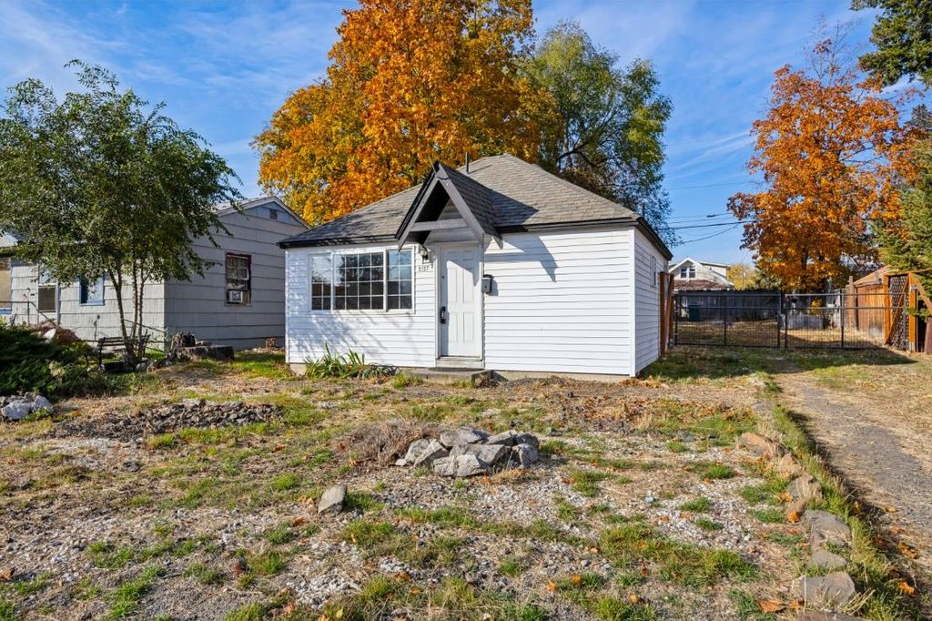 5127 N Maple St, Spokane, WA 99205 photo 2