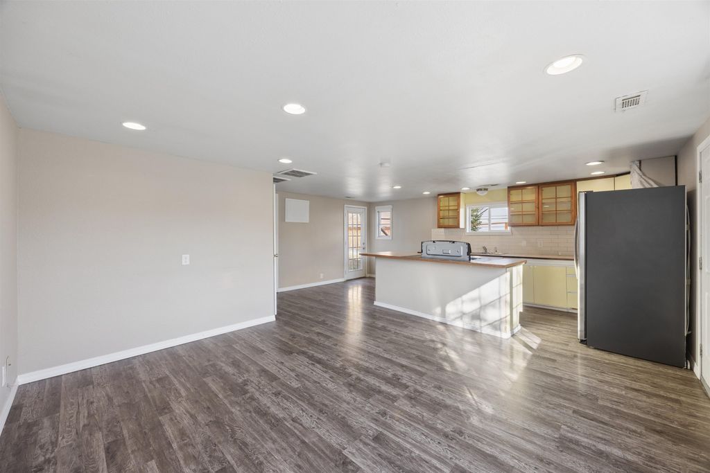 5127 N Maple St, Spokane, WA 99205 photo 4