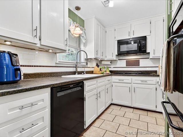 1801 Arbor Drive, Bartlesville, OK 74006