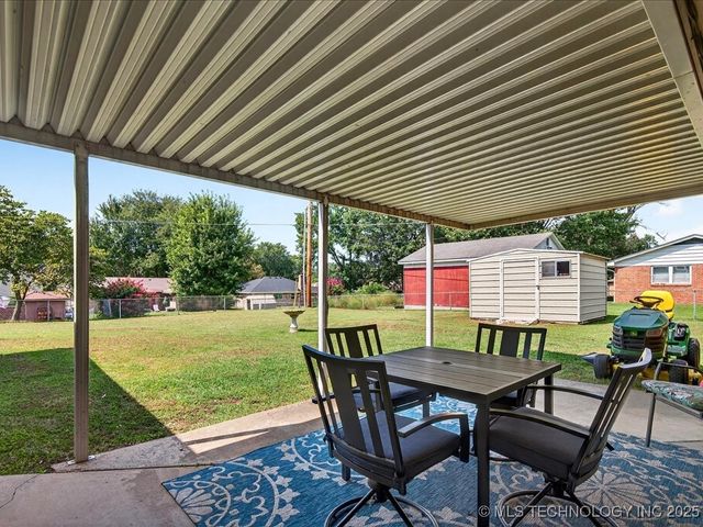 1801 Arbor Drive, Bartlesville, OK 74006