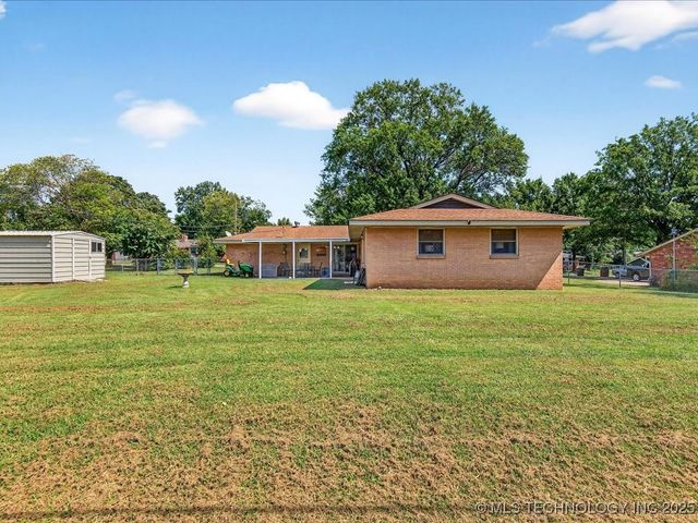 1801 Arbor Drive, Bartlesville, OK 74006