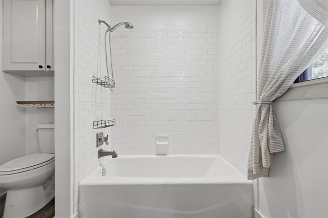511 W Val Verde Street, Brenham, TX 77833