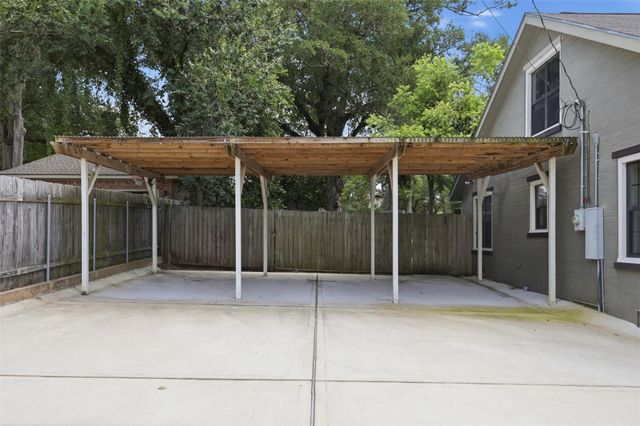 511 W Val Verde Street, Brenham, TX 77833