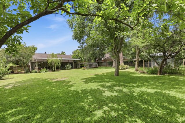 511 W Val Verde Street, Brenham, TX 77833