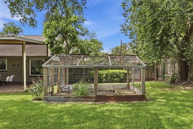 511 W Val Verde Street, Brenham, TX 77833