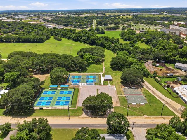 511 W Val Verde Street, Brenham, TX 77833