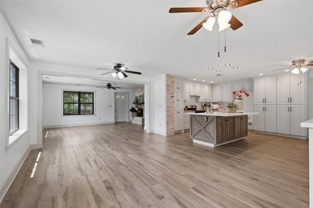 511 W Val Verde Street, Brenham, TX 77833