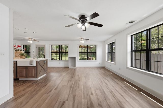 511 W Val Verde Street, Brenham, TX 77833