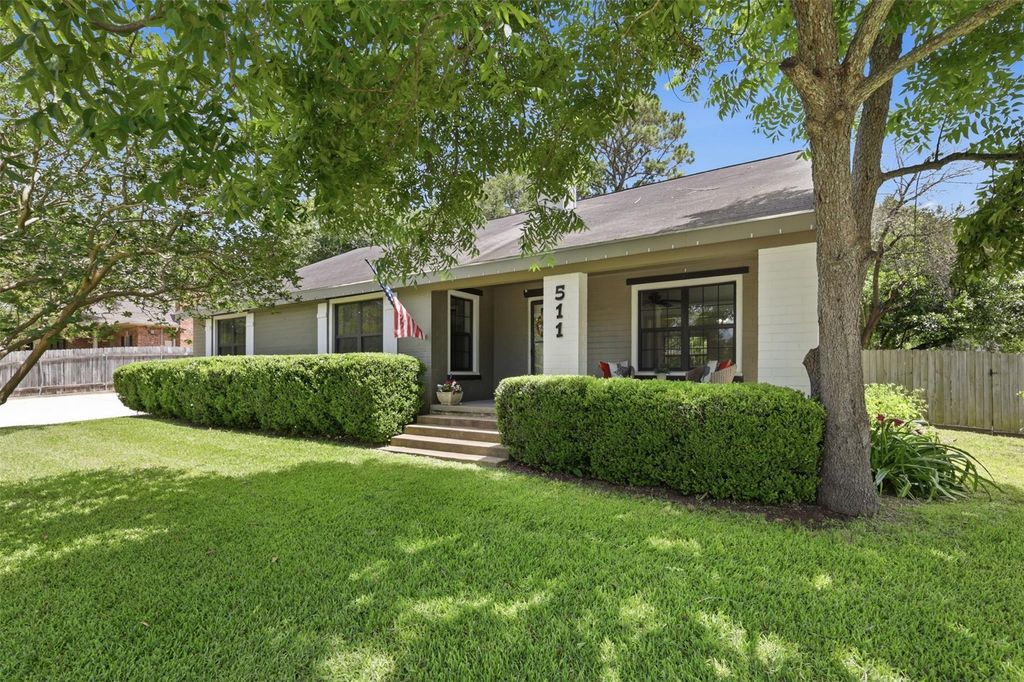 511 W Val Verde Street, Brenham, TX 77833