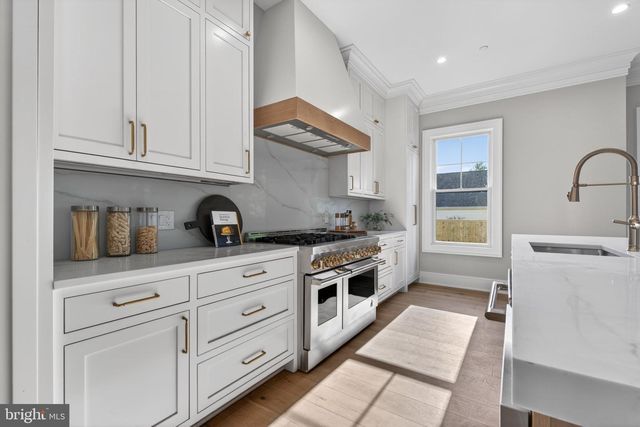 8722 EWING DR, Bethesda, MD 20817