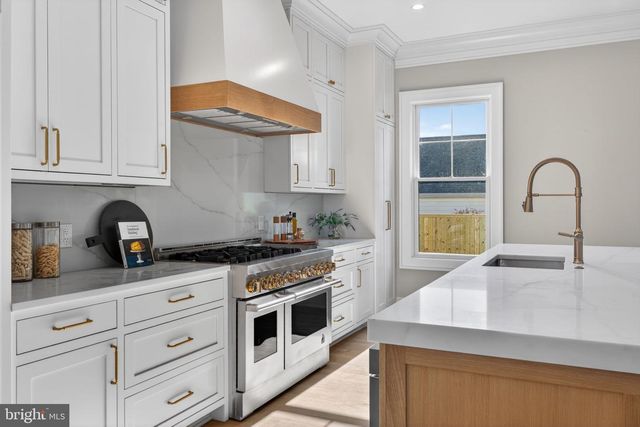 8722 EWING DR, Bethesda, MD 20817