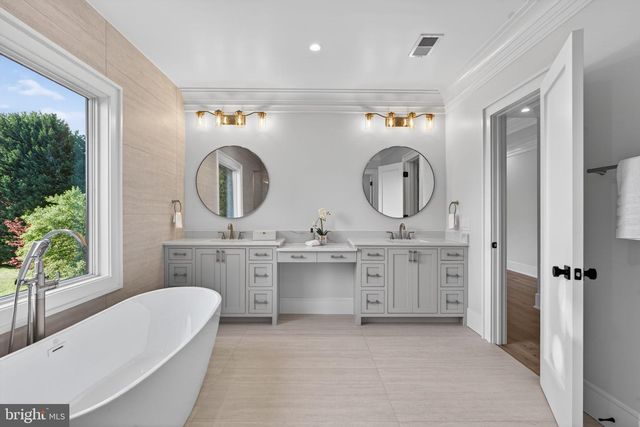 8722 EWING DR, Bethesda, MD 20817