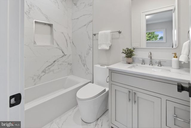 8722 EWING DR, Bethesda, MD 20817