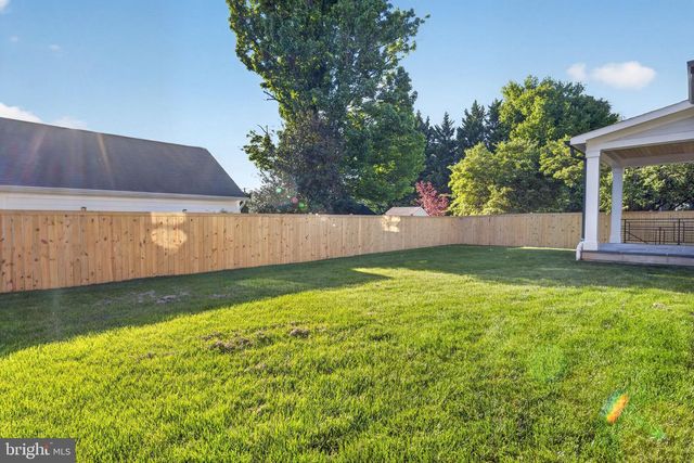 8722 EWING DR, Bethesda, MD 20817