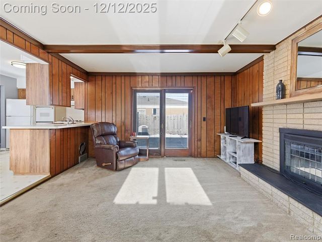 25300 Loretta Avenue, Warren, MI 48091