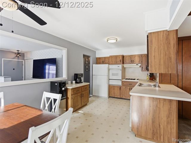 25300 Loretta Avenue, Warren, MI 48091