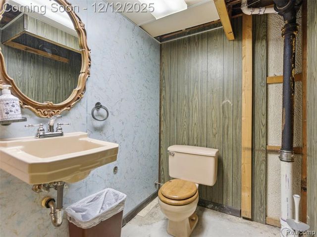 25300 Loretta Avenue, Warren, MI 48091