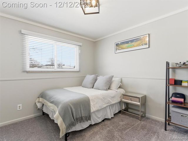 25300 Loretta Avenue, Warren, MI 48091