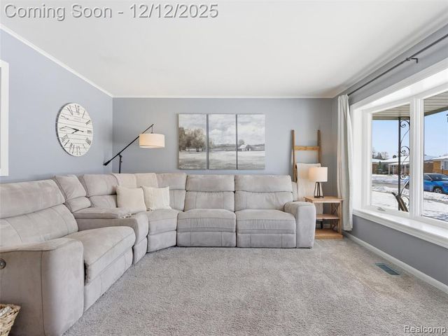 25300 Loretta Avenue, Warren, MI 48091