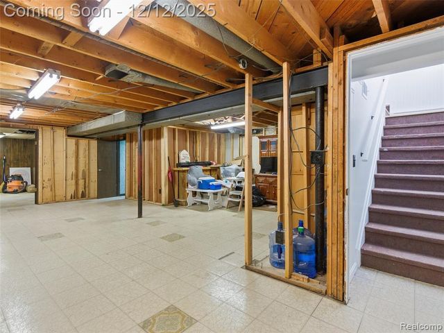 25300 Loretta Avenue, Warren, MI 48091