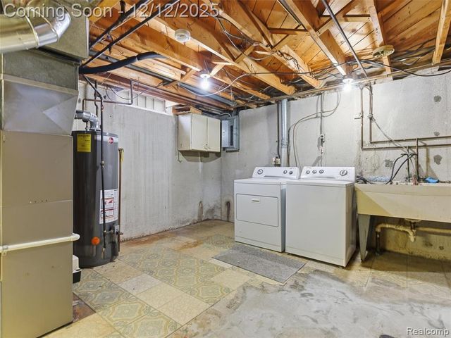 25300 Loretta Avenue, Warren, MI 48091