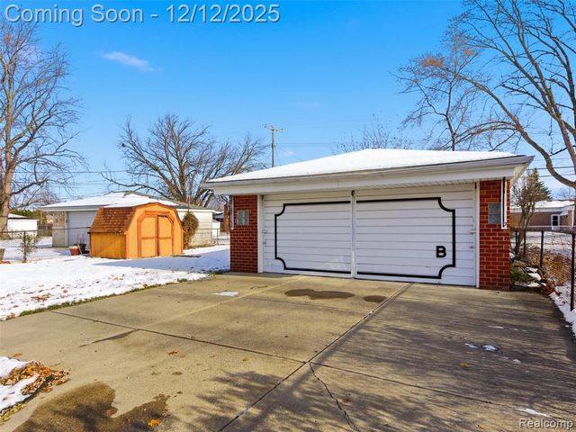 25300 Loretta Avenue, Warren, MI 48091