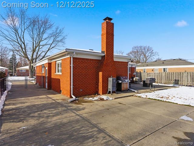 25300 Loretta Avenue, Warren, MI 48091